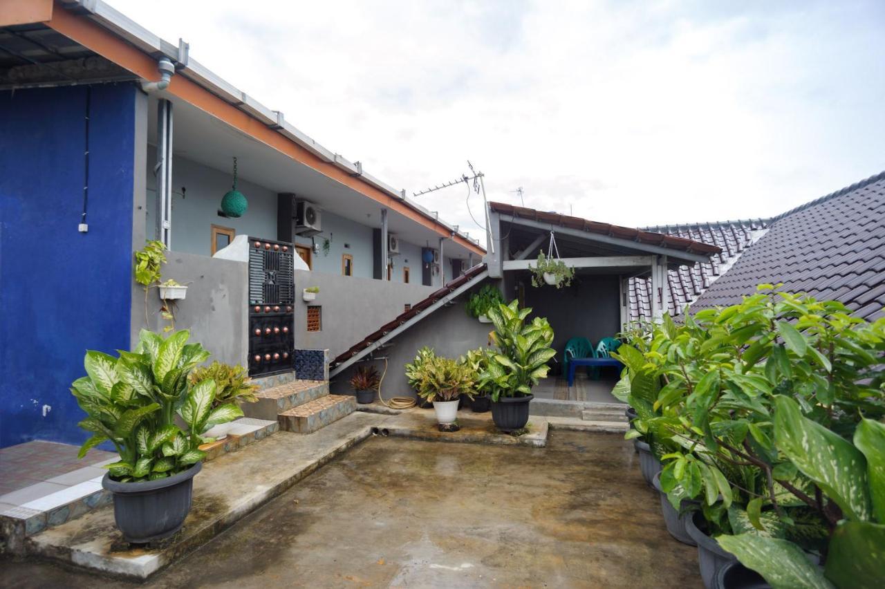 Reddoorz Syariah Near Rs Advent Bandar Lampung Hotel Exterior photo