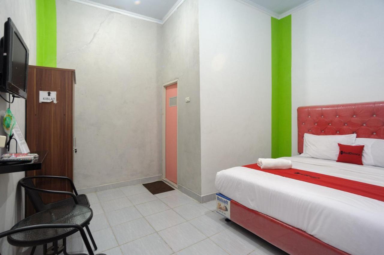 Reddoorz Syariah Near Rs Advent Bandar Lampung Hotel Exterior photo